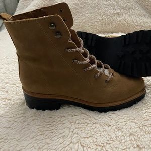 Size 9M Marc Fisher Lugsole Ankle Boot